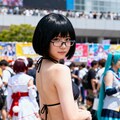コミケ会場でビキニメガネ娘を撮影 3枚目