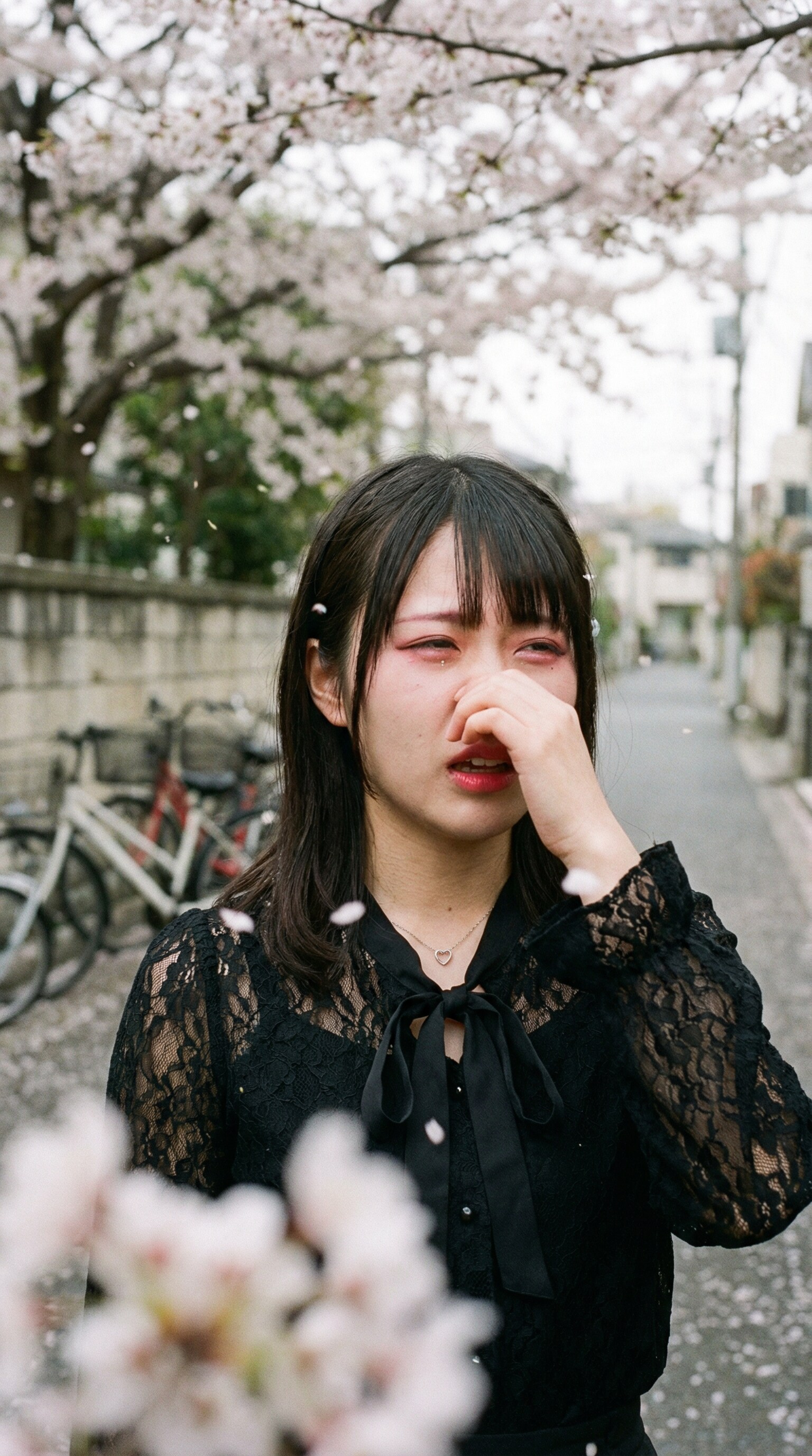 Tears in the Floral Snow | の人気AIイラスト・グラビア