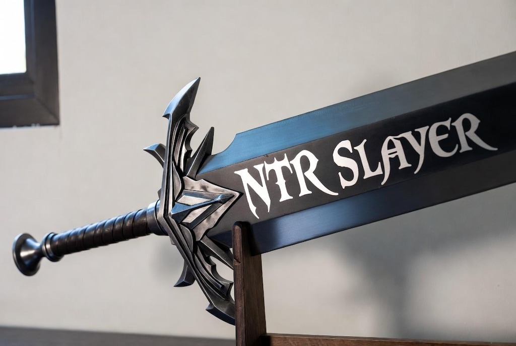 フリー素材　NTR Slayer　広告風