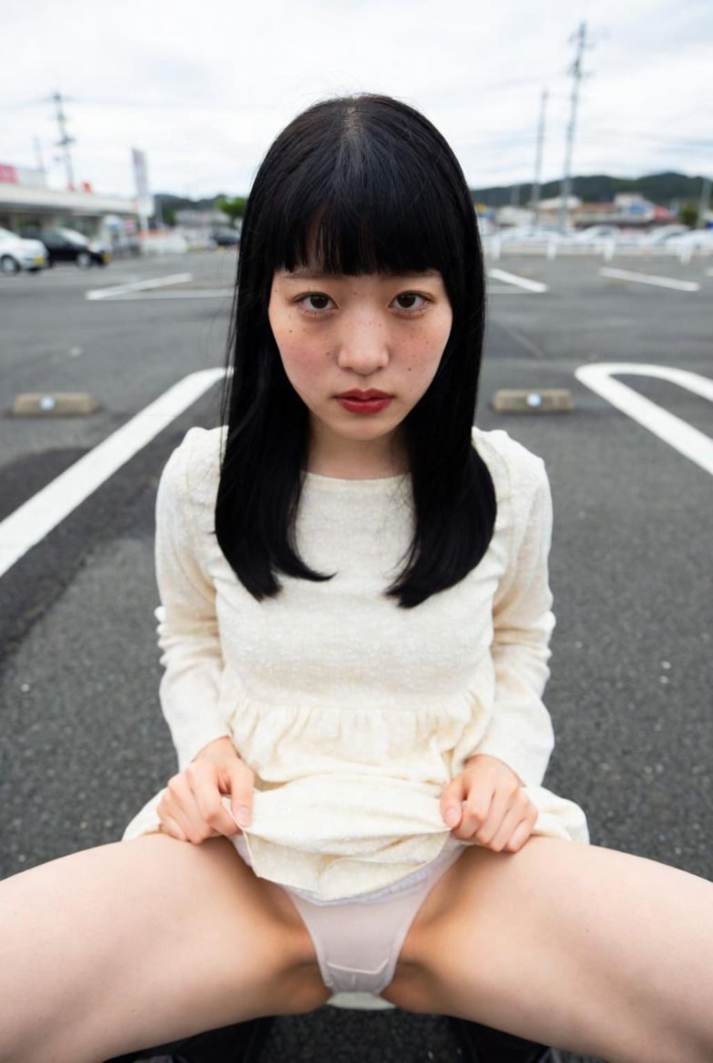 駐車場パンツ見せ①