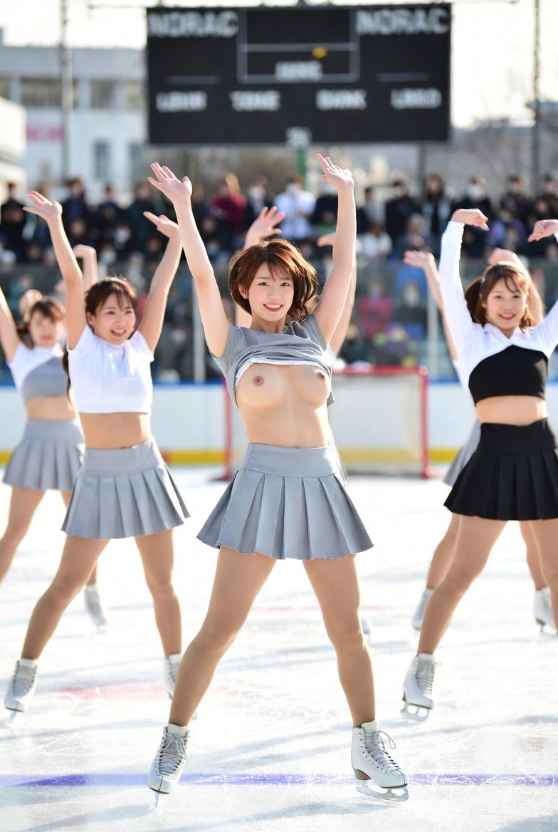 Grok チアリーダーのポロリハプニング