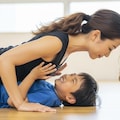 腕立て伏せの下に潜り込んで邪魔する 2枚目