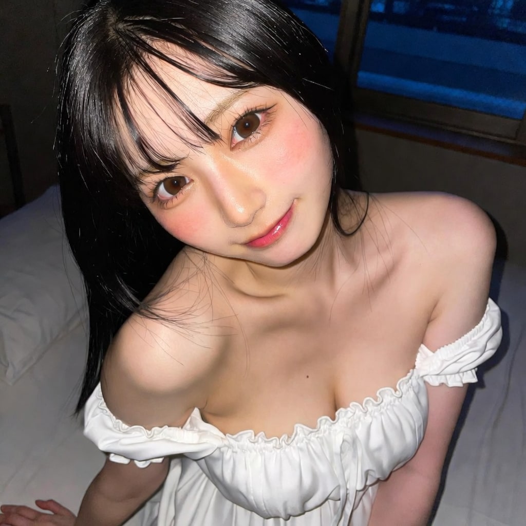 部屋着の白ワンピで、少しだけ大胆に