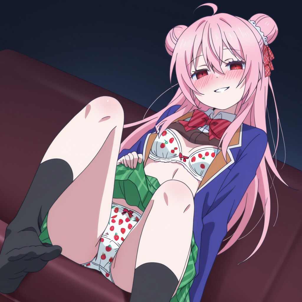 松坂さとうがソファーの上でヤンデレな表情でたくし上げパンチラ