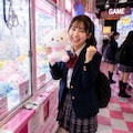 ゲームセンターで遊ぶ女の子 2枚目