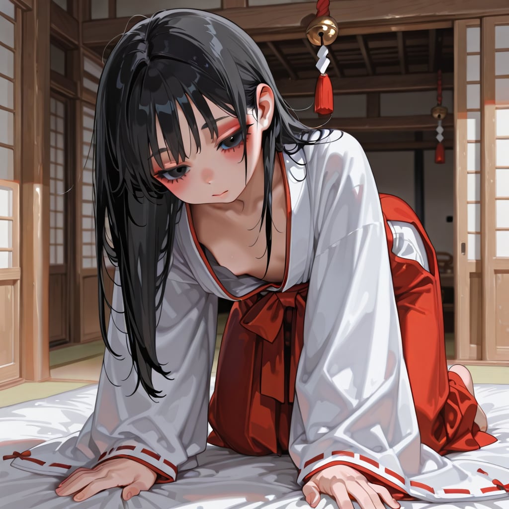 巫女服チラ見え