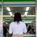 先輩のパンツスーツ透けすぎ問題 3枚目