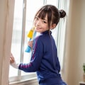ちっぱい美女の大掃除 7枚目