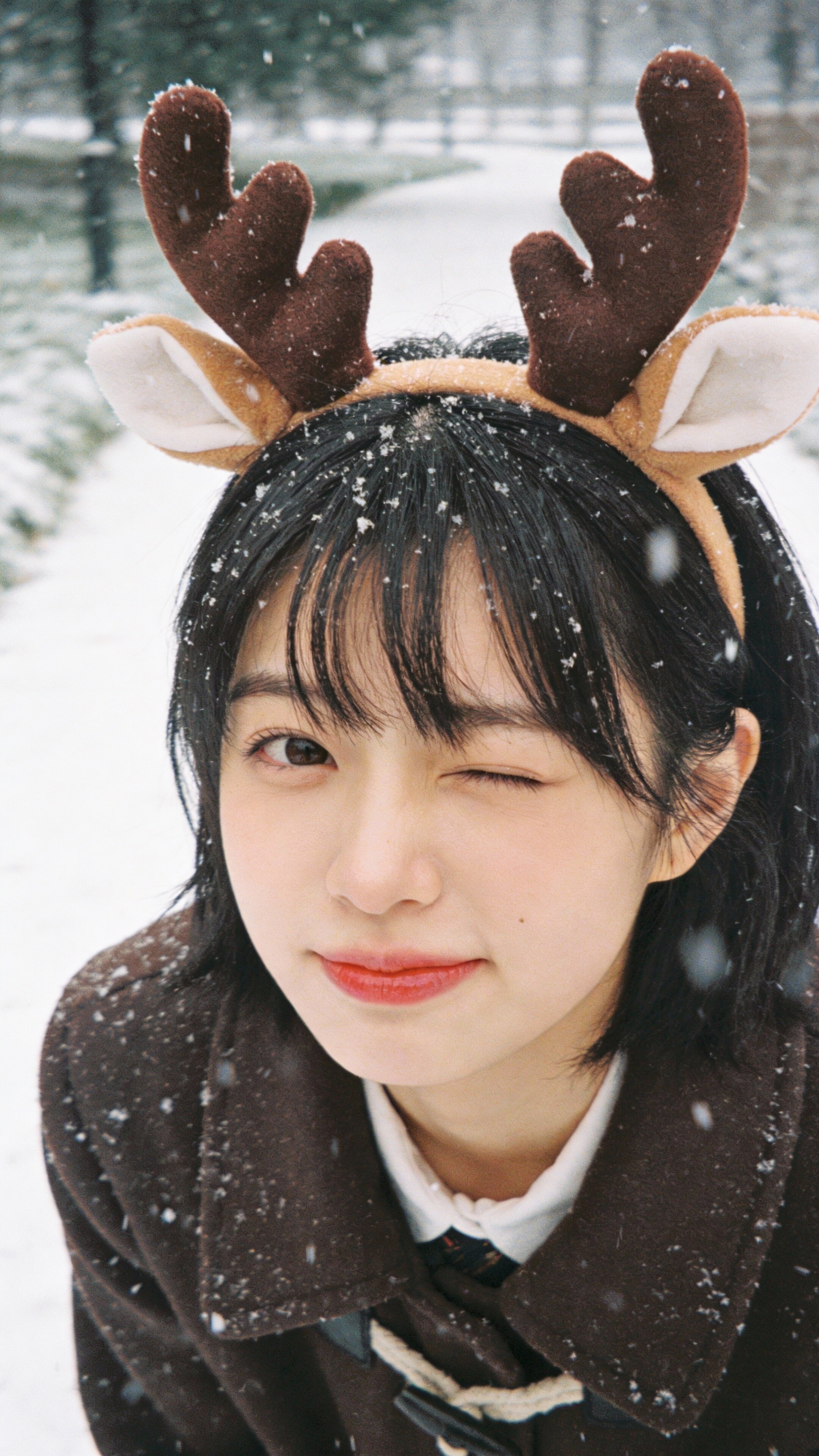 Winter’s Playful Wink | の人気AIイラスト・グラビア