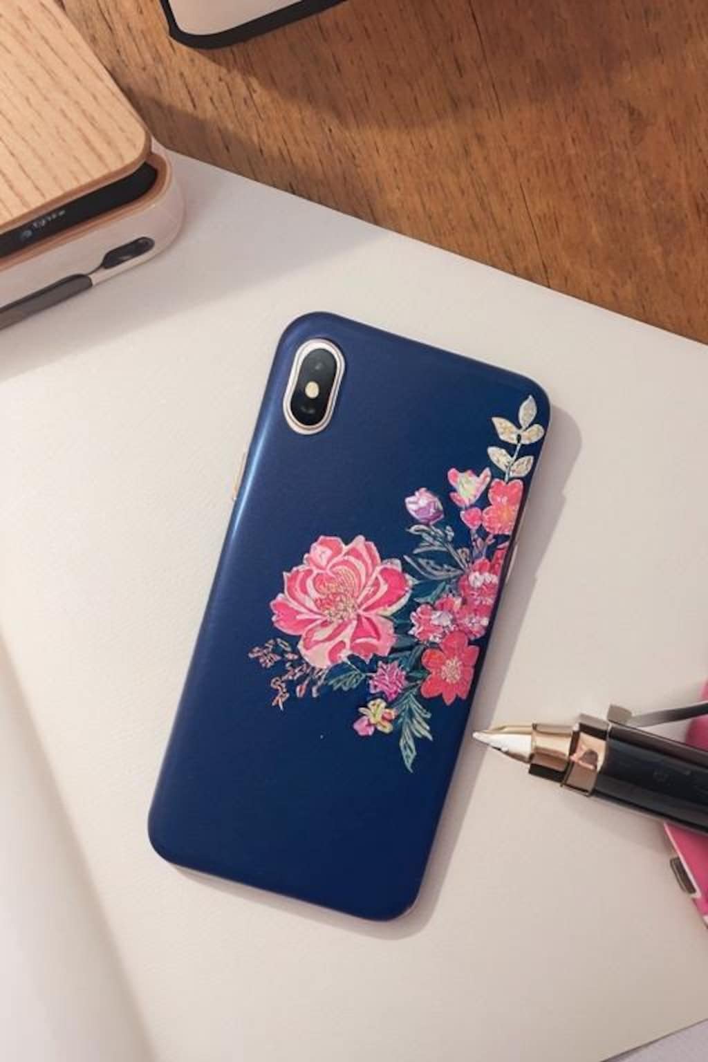 スマートフォンのバックカバー