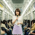 電車にロケで行かされる女子アナちゃん 3枚目