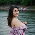 豊満女 4枚目