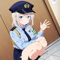 子供に手を振る婦警さん 2枚目
