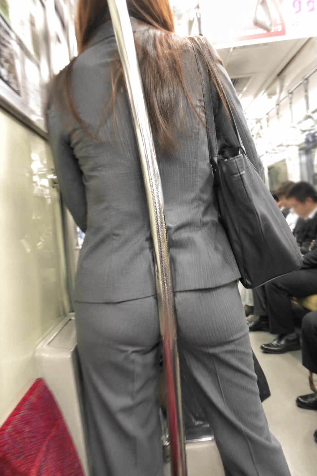手すりを挟むOL