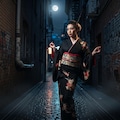 路地裏の女 2枚目