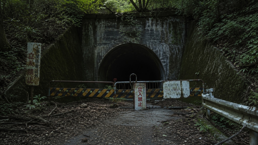 廃トンネル