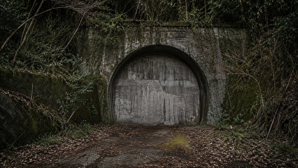 廃トンネル