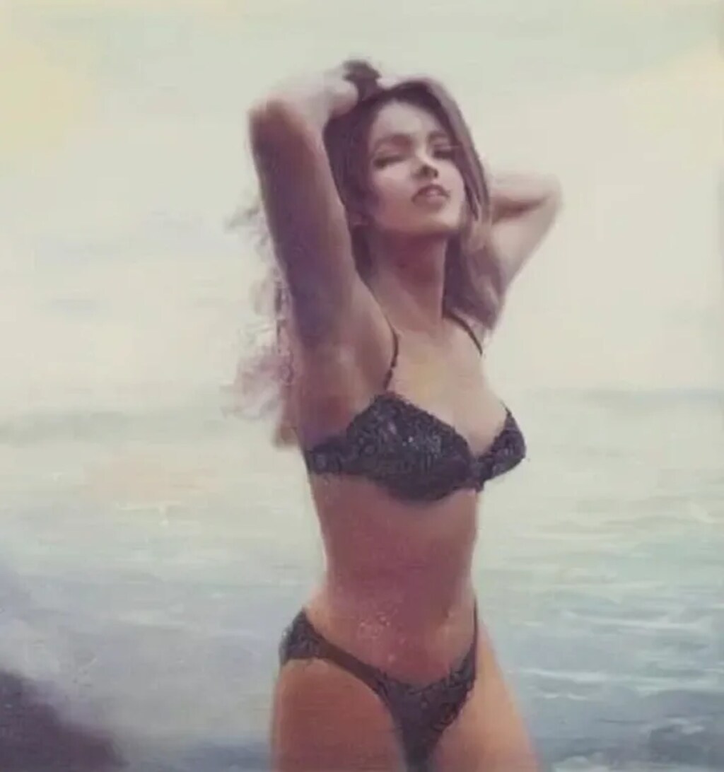 黒い水着の女性モデル