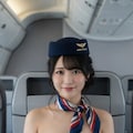 前の席のCAさん 2枚目