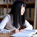 受験勉強中の女子高生 2枚目