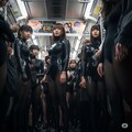 ぴっちり衣装電車露出×サイバーパンク 8枚目