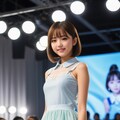 カラーブロックのドレスに網タイツとアンクルブーツ 4枚目