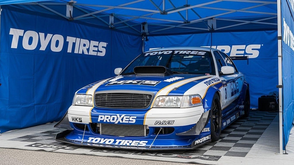 トーヨータイヤフォ―ドクラウンビクトリア