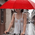 115、いつもこの路地を自転車で通るワイルドな女子～雨の日に俺は、あの透け透けおっぱいを間近で見たくて、傘さし運転を口実にその娘に注意しに行ったらめっちゃキレられてボコボコにされた。 4枚目