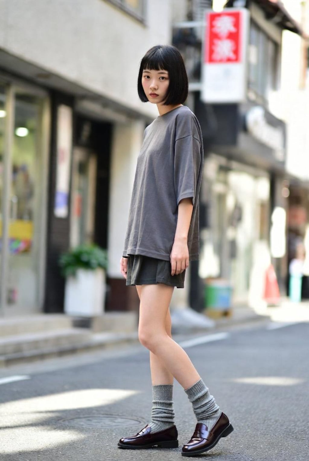 ボブカットの女子３