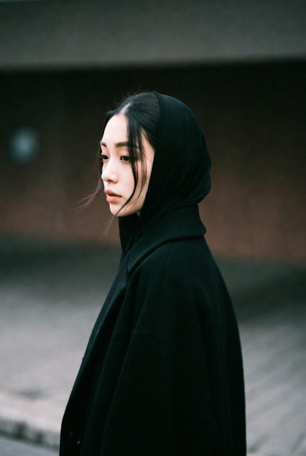黒コートの女の子