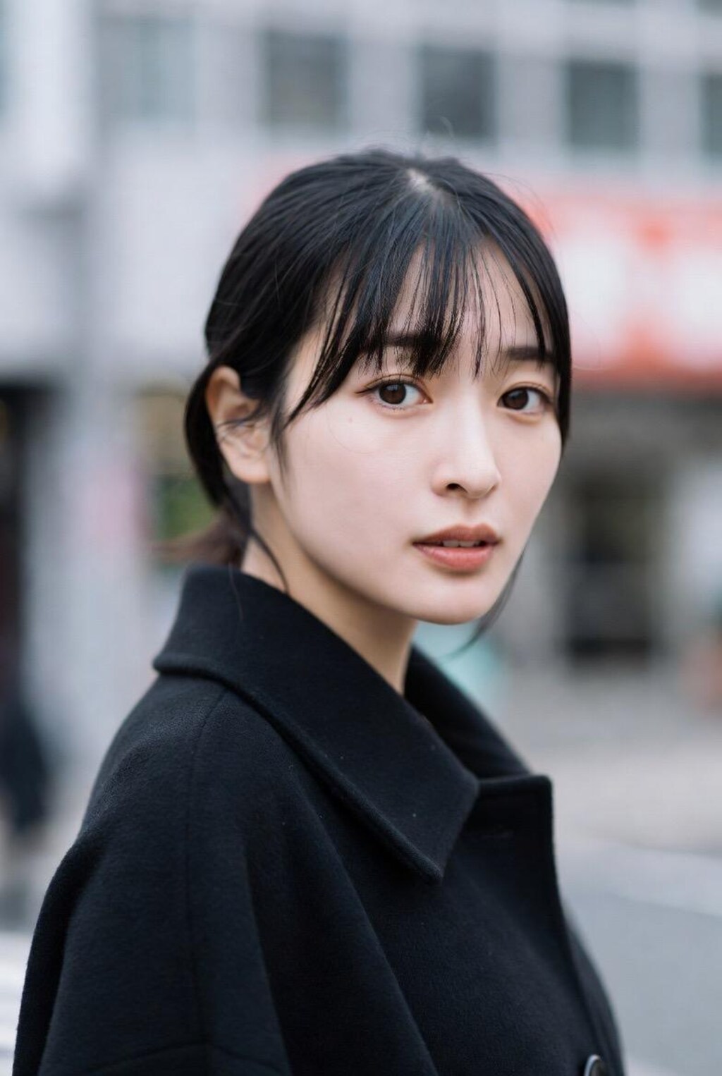 黒コートの女の子
