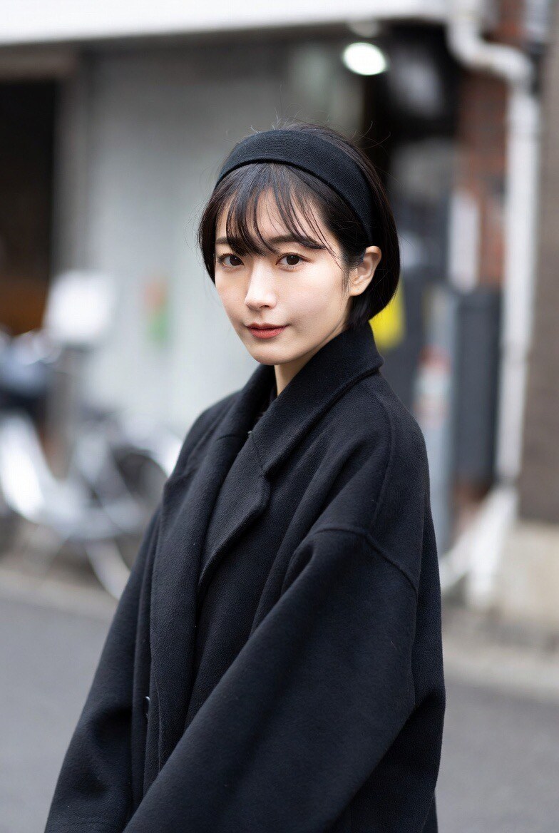 黒コートの女の子
