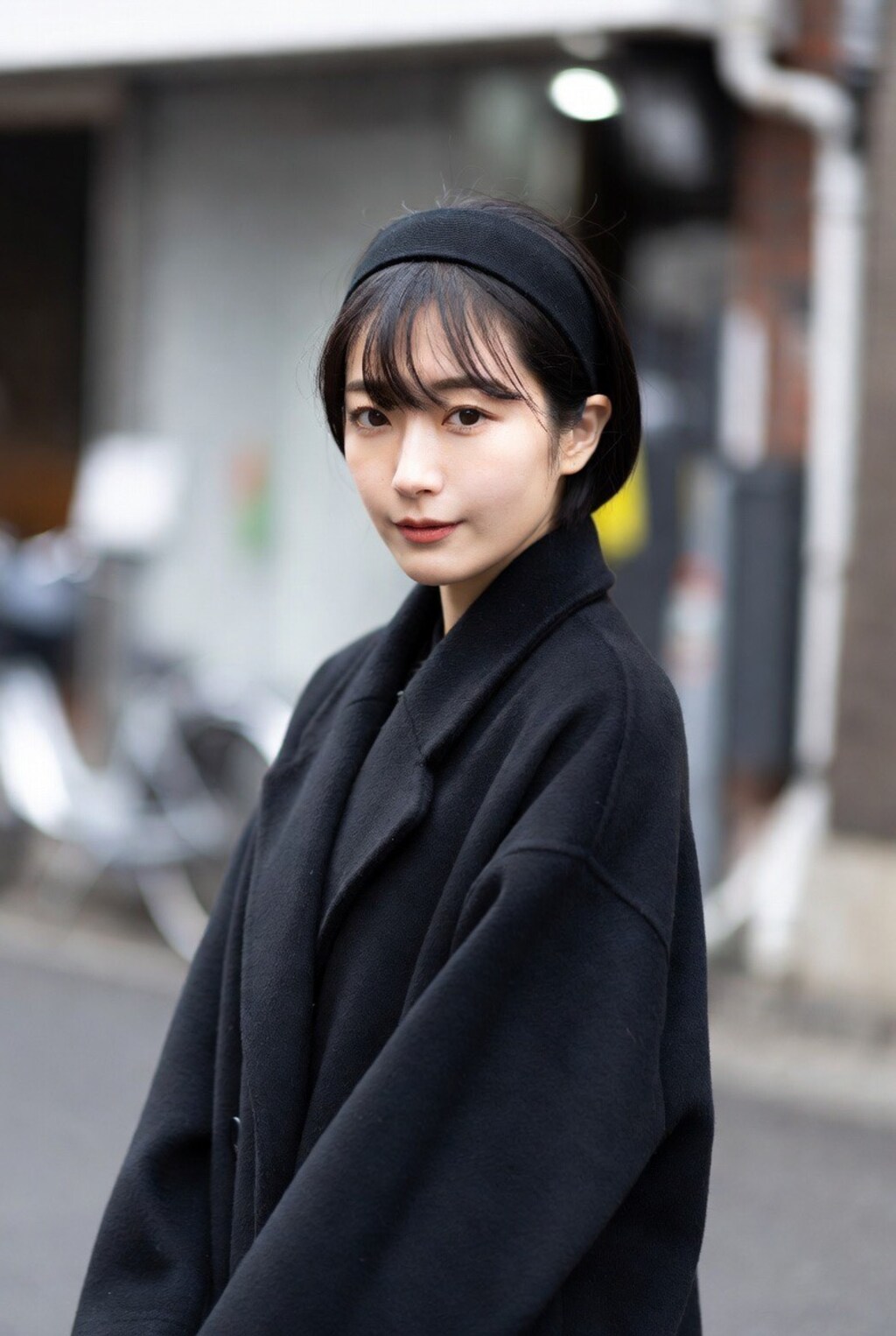 黒コートの女の子