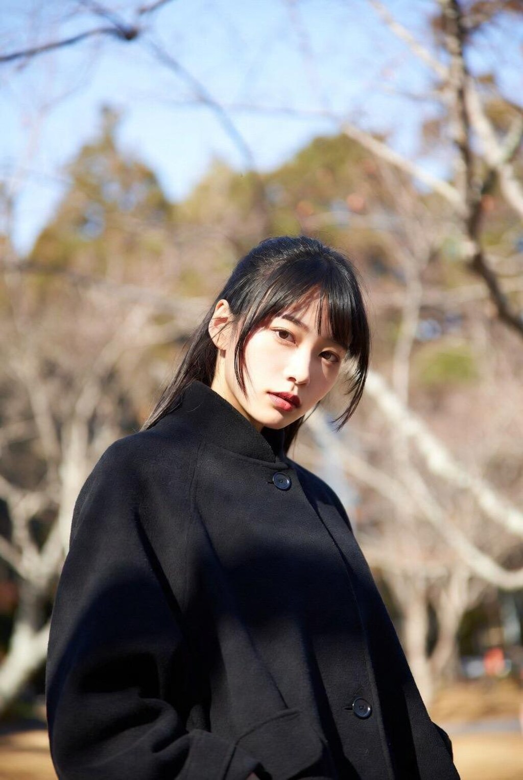 黒コートの女の子