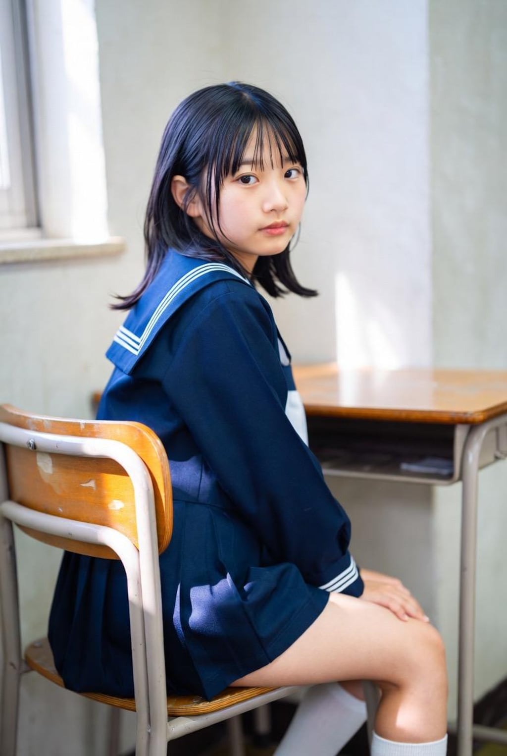 セーラー服と椅子