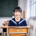 セーラー服と椅子 2枚目