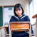 セーラー服と椅子 3枚目