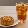 デザートの月餅とウーロン茶 3枚目