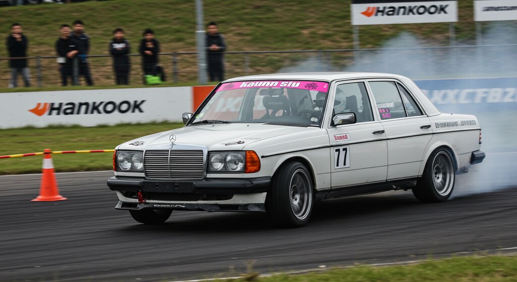 メルセデスベンツセダンドリ車