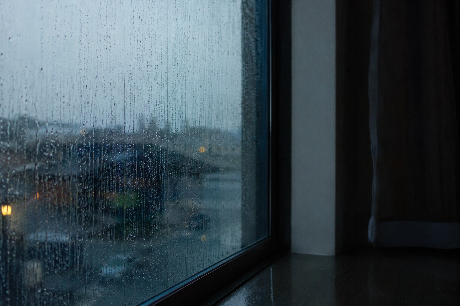 窓際