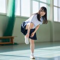 片足を上げている女学生 6枚目