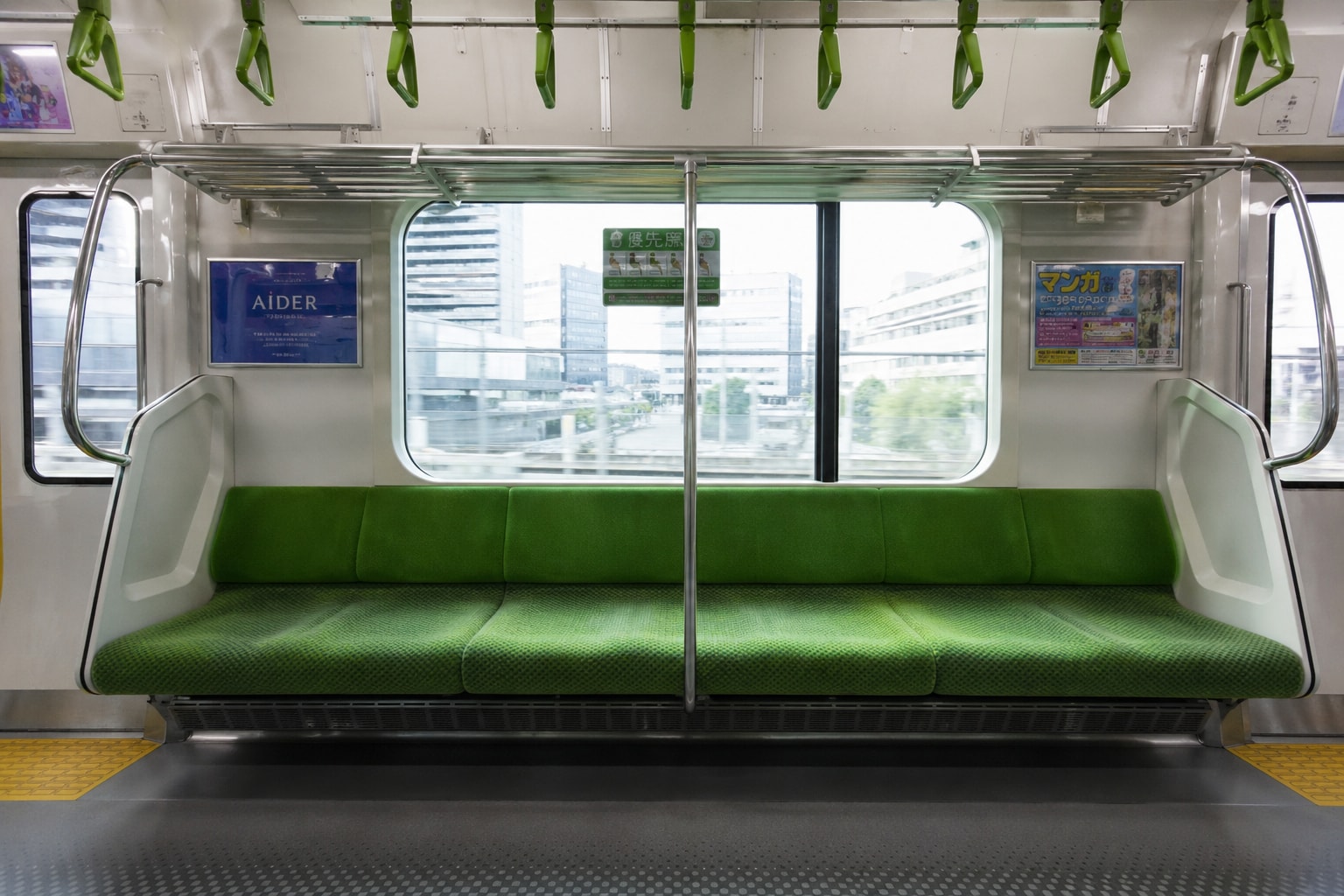 電車対面パンチラ～アプリで堕ちる通勤快速～