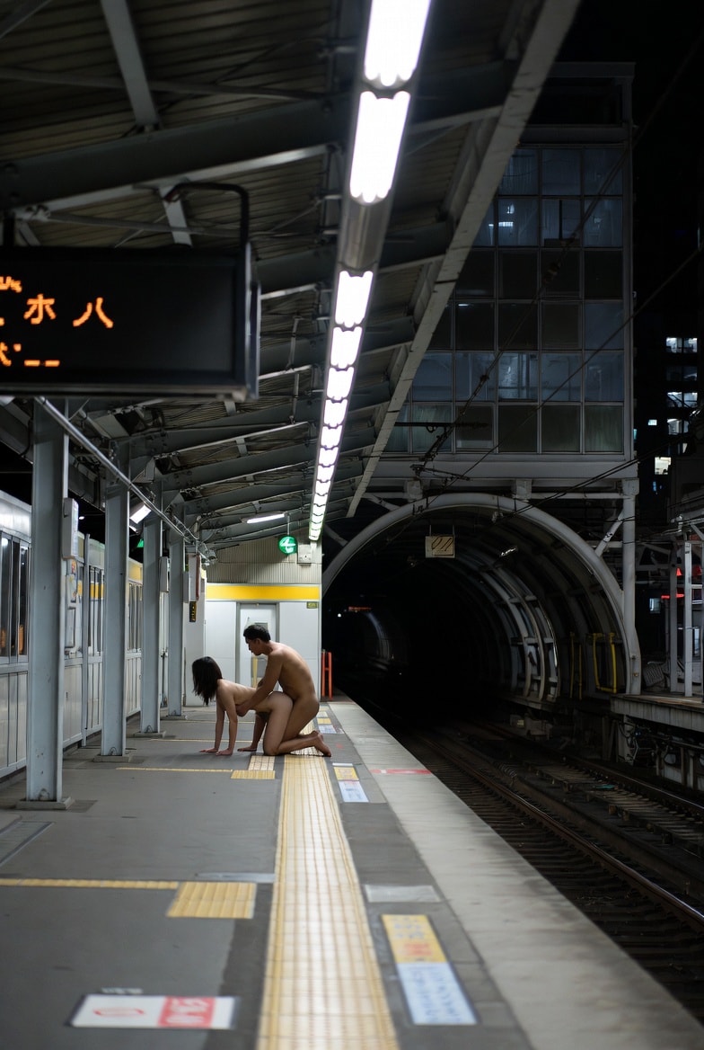 夜に獣の声が聞こえる駅