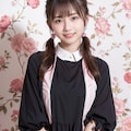 部屋着の女性 4枚目