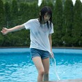 水を使った作品撮影中に雨に降られて、裸足で帰るモデル 7枚目