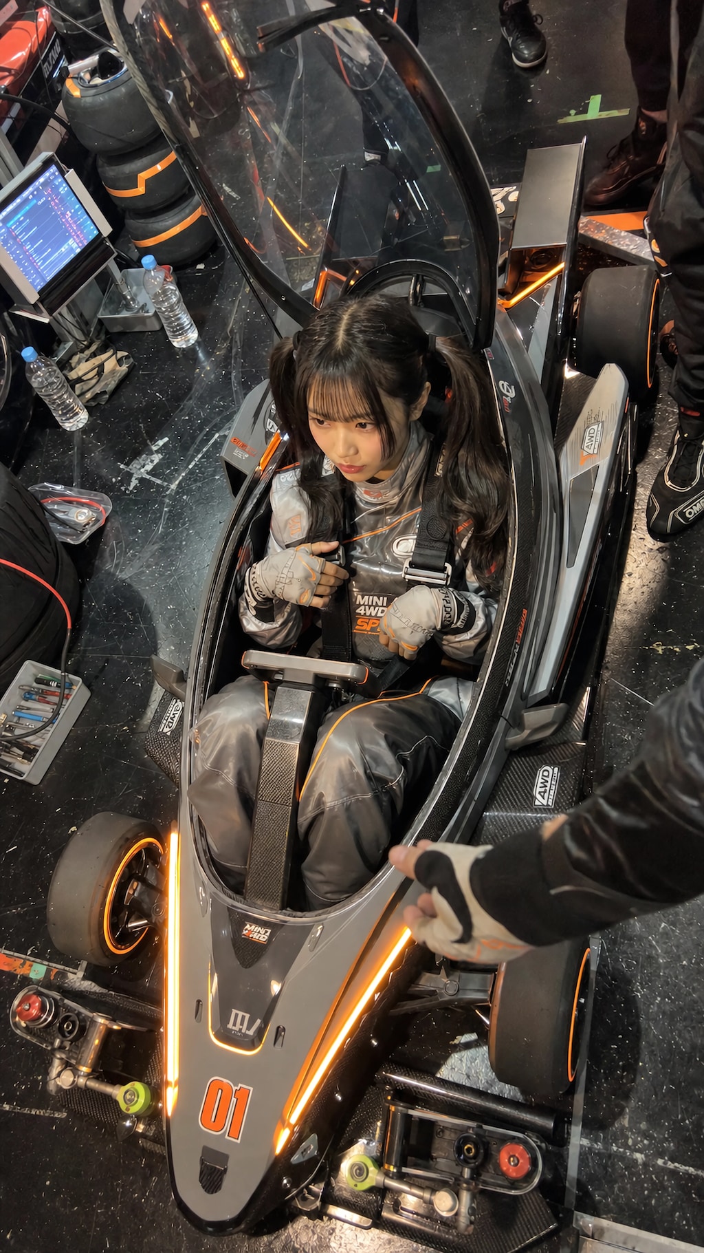 Tiny Racer, Giant Circuit