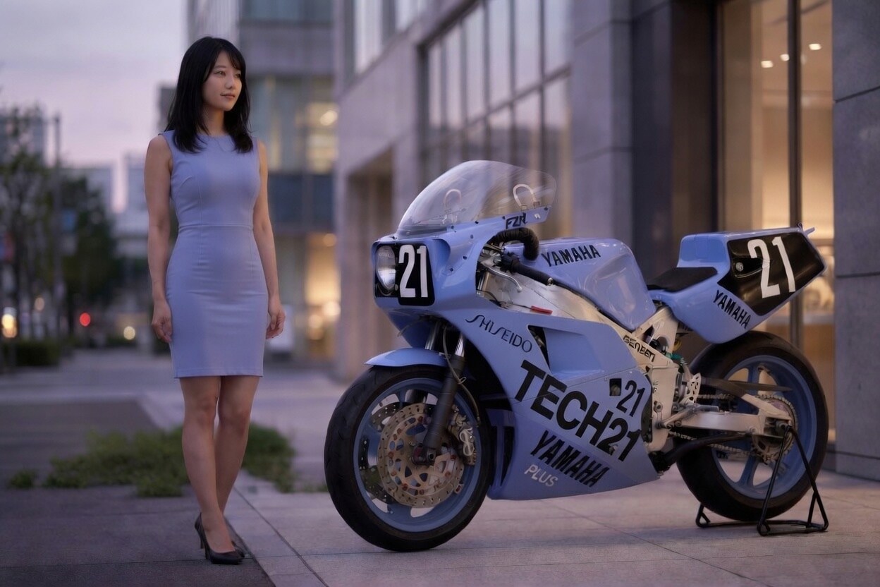 【動画】バイクとお姉さん