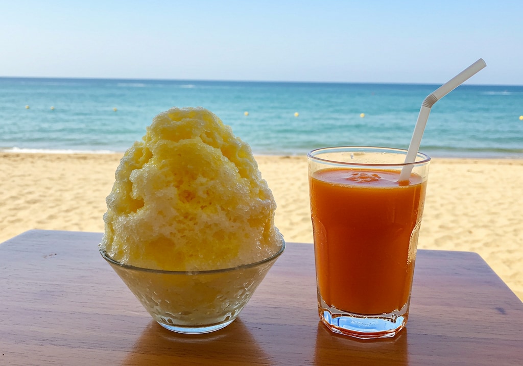 デザートのかき氷と人参ジュースのセット