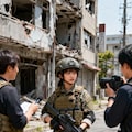 徴兵された少女にインタビューするマスゴミ 6枚目