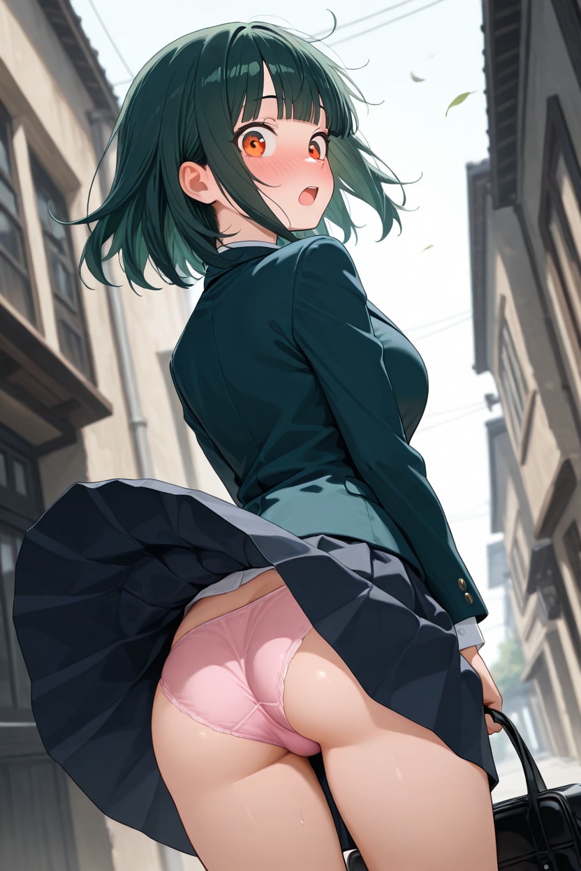 強風に吹かれる委員長